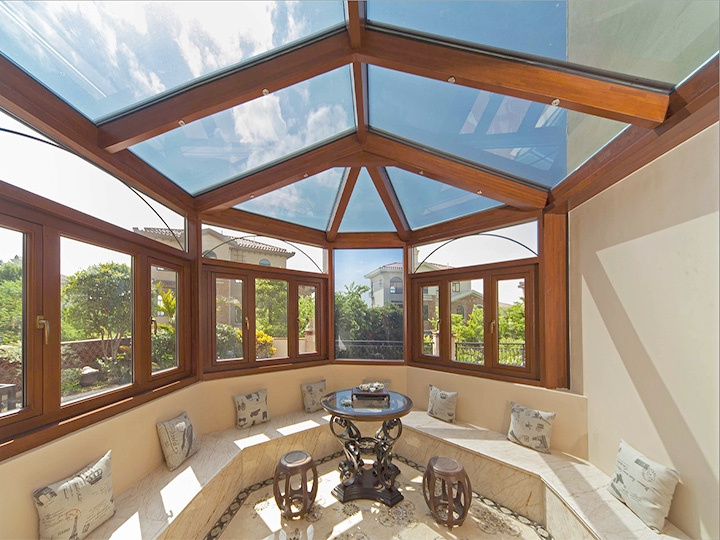 铝木门窗厂家：铝包木阳光房的耐用程度如何？